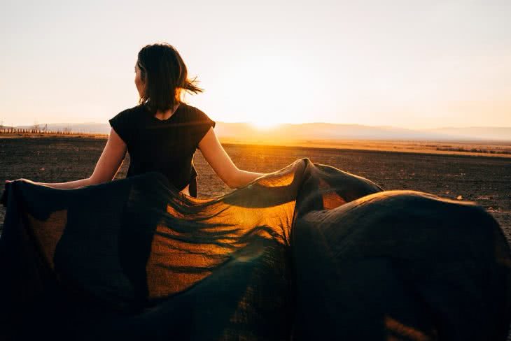 Stand-Out-From-the-Crowd1-730x488